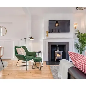 Retro R&r Apartment Belfast