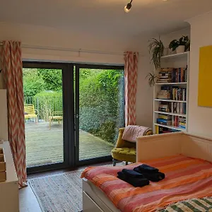 Private With Terrace And Free Parking Homestay