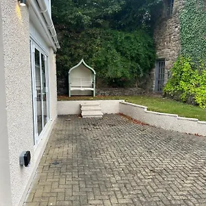 Cameron Coach House Modern In Murrayfield Holiday home