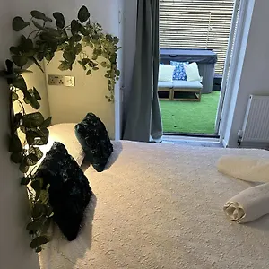 Town Centre With Hot Tub Apartment Cheltenham